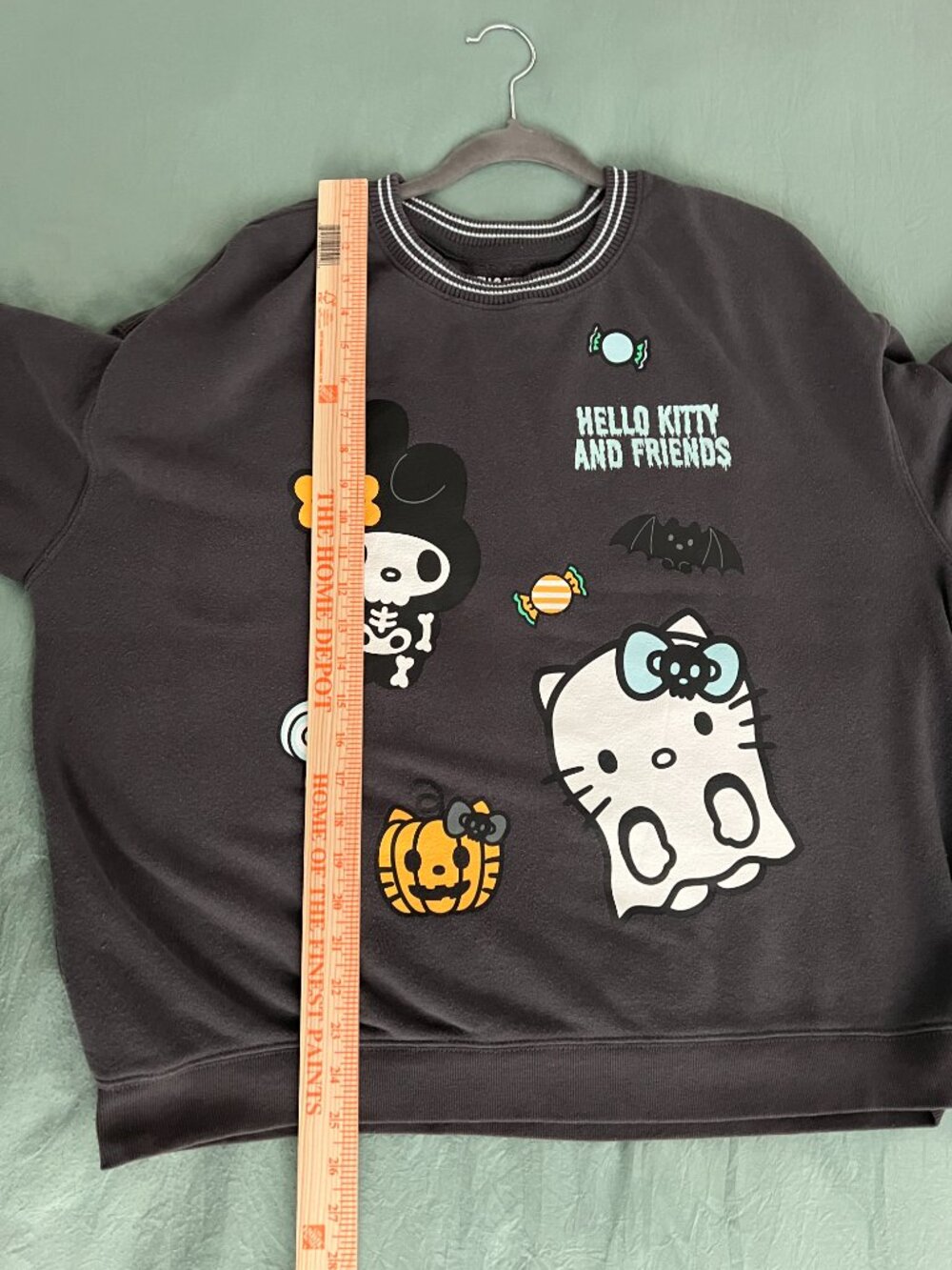 Hello Kitty and Friends by Sanrio Hybrid Women's Halloween Sweatshirt Black XXL - Picture 10 of 10